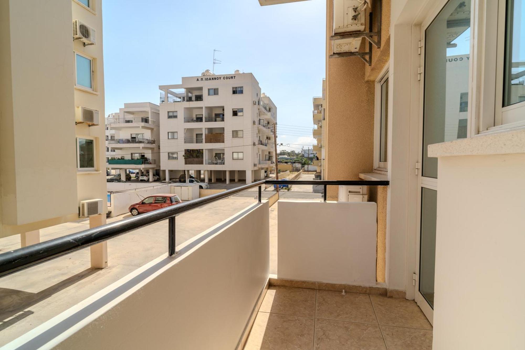 Olivia Mackenzie 2 Bedroom Flat With Pool Ларнака Экстерьер фото