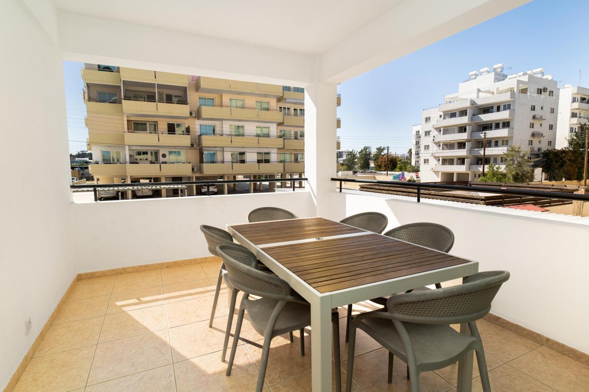 Olivia Mackenzie 2 Bedroom Flat With Pool Ларнака Экстерьер фото