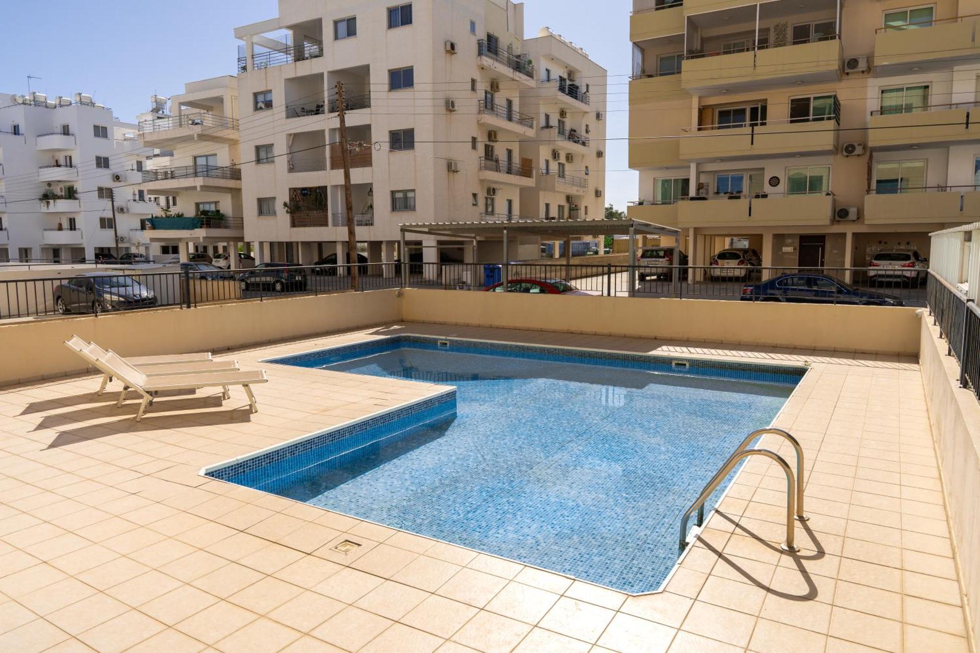 Olivia Mackenzie 2 Bedroom Flat With Pool Ларнака Экстерьер фото